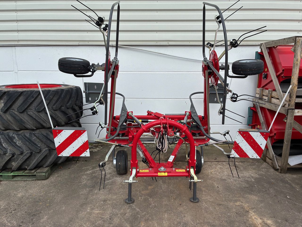 Massey Ferguson TD 524 DN - Tedder/ Menyapu: gambar 2 Massey Ferguson TD 524 DN - Tedder/ Menyapu: gambar 2
