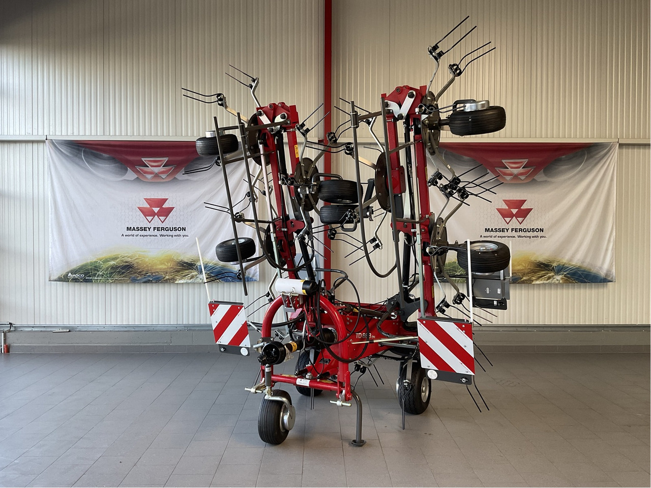 Massey Ferguson TD 868 DN Heuwender - Tedder/ Menyapu: gambar 1 Massey Ferguson TD 868 DN Heuwender - Tedder/ Menyapu: gambar 1