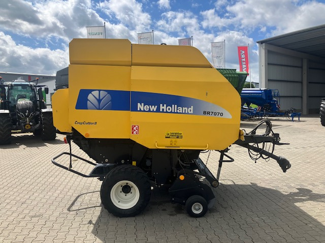 New Holland BR 7070 Crop Cutter II - Peralatan untuk pembuatan jerami: gambar 5 New Holland BR 7070 Crop Cutter II - Peralatan untuk pembuatan jerami: gambar 5