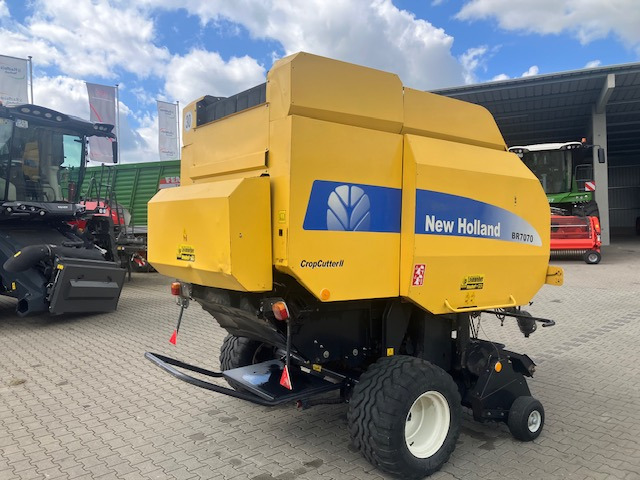 New Holland BR 7070 Crop Cutter II - Peralatan untuk pembuatan jerami: gambar 2 New Holland BR 7070 Crop Cutter II - Peralatan untuk pembuatan jerami: gambar 2