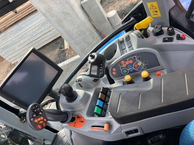 New Holland T7.200 Autocommand - Traktor: gambar 3 New Holland T7.200 Autocommand - Traktor: gambar 3