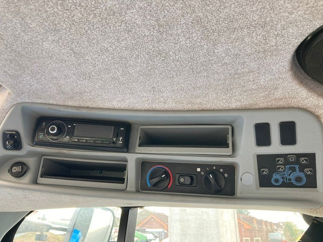 New Holland T7.200 Autocommand - Traktor: gambar 2 New Holland T7.200 Autocommand - Traktor: gambar 2