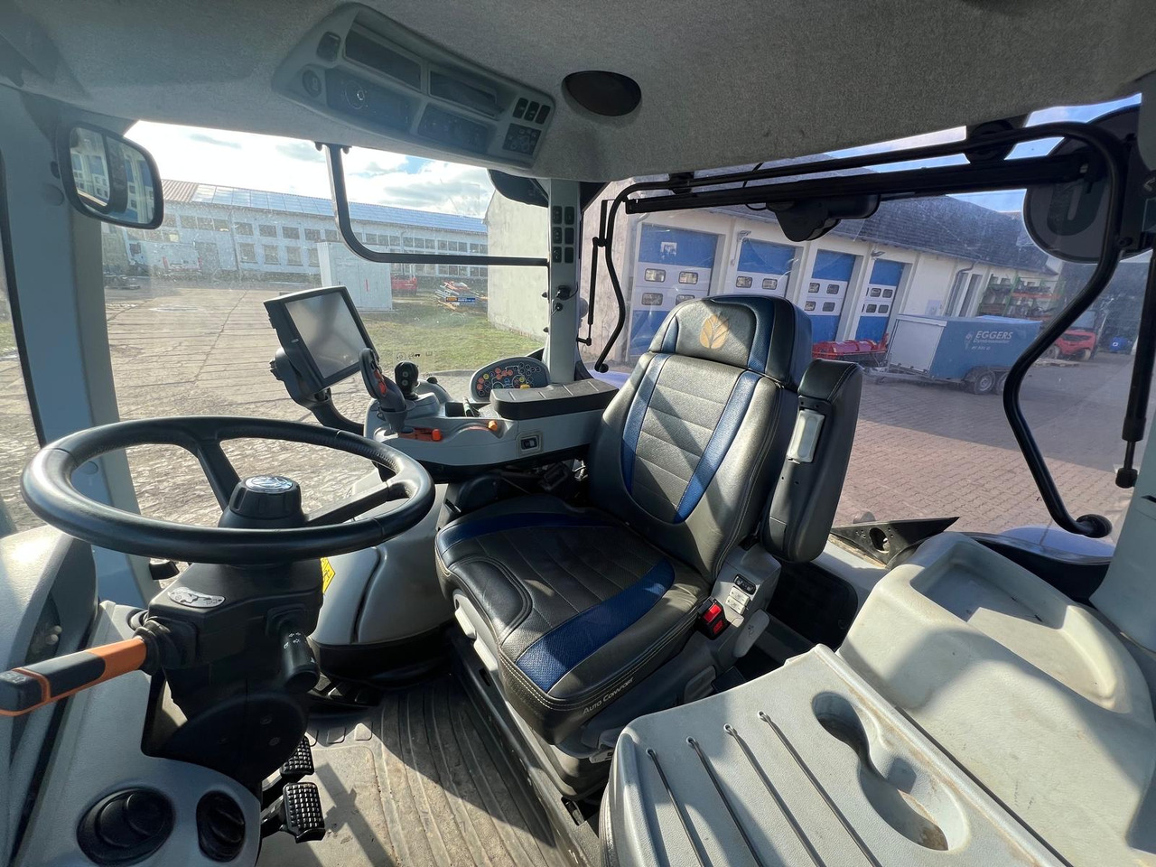New Holland T7.315 - Traktor: gambar 2 New Holland T7.315 - Traktor: gambar 2