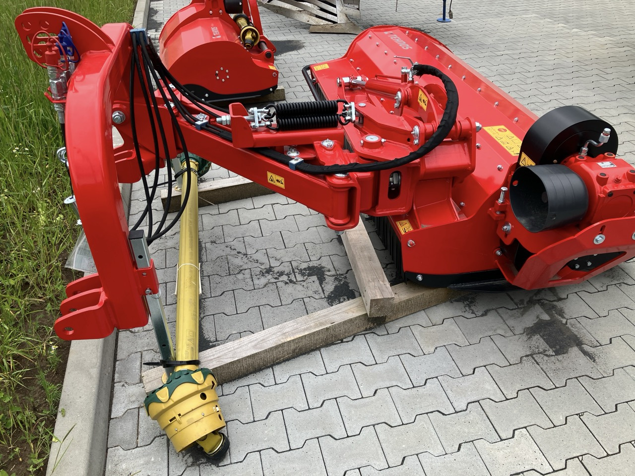 Tehnos Mulcher MB 220R PROFI LW - Mesin pemotong chopper: gambar 2 Tehnos Mulcher MB 220R PROFI LW - Mesin pemotong chopper: gambar 2