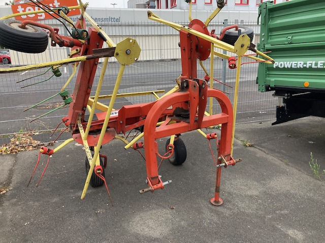 Unifarm CW 4.40 - Tedder/ Menyapu: gambar 1 Unifarm CW 4.40 - Tedder/ Menyapu: gambar 1
