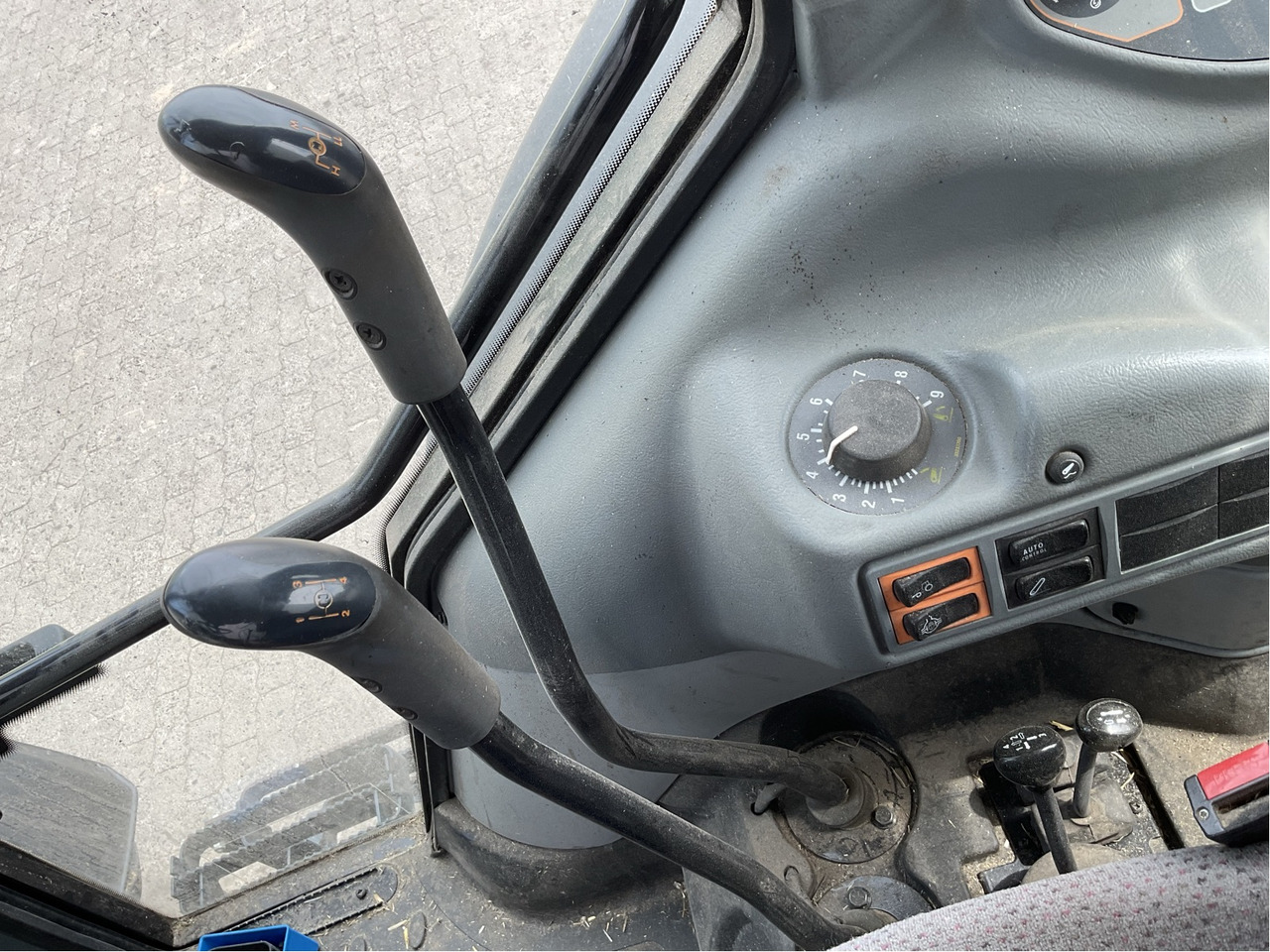 Valtra A 93 - Traktor: gambar 4 Valtra A 93 - Traktor: gambar 4