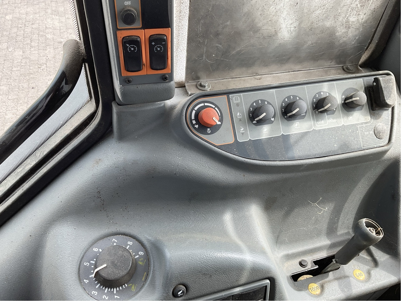 Valtra A 93 - Traktor: gambar 5 Valtra A 93 - Traktor: gambar 5