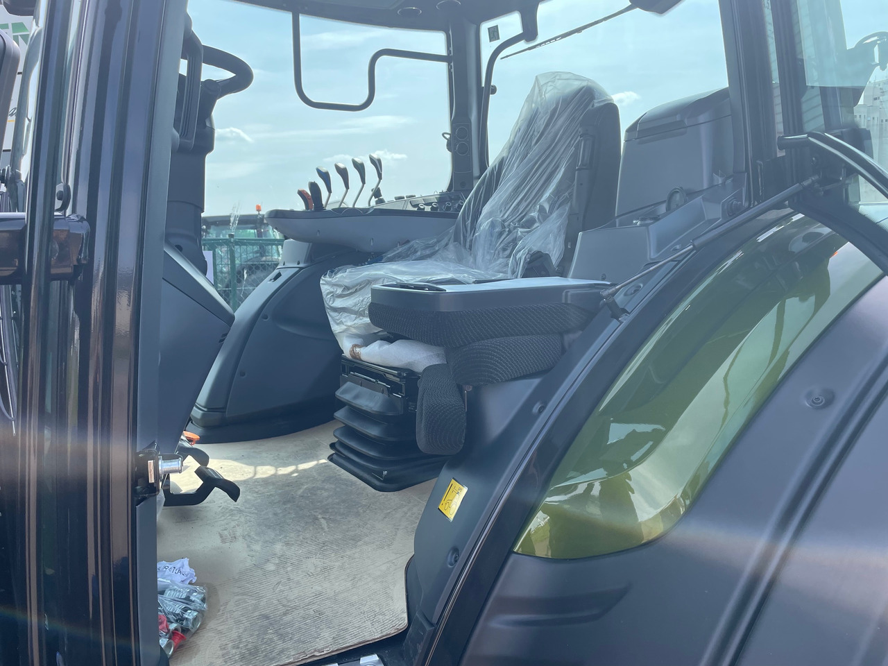 Valtra N155 EA 2B1 - Traktor: gambar 3 Valtra N155 EA 2B1 - Traktor: gambar 3