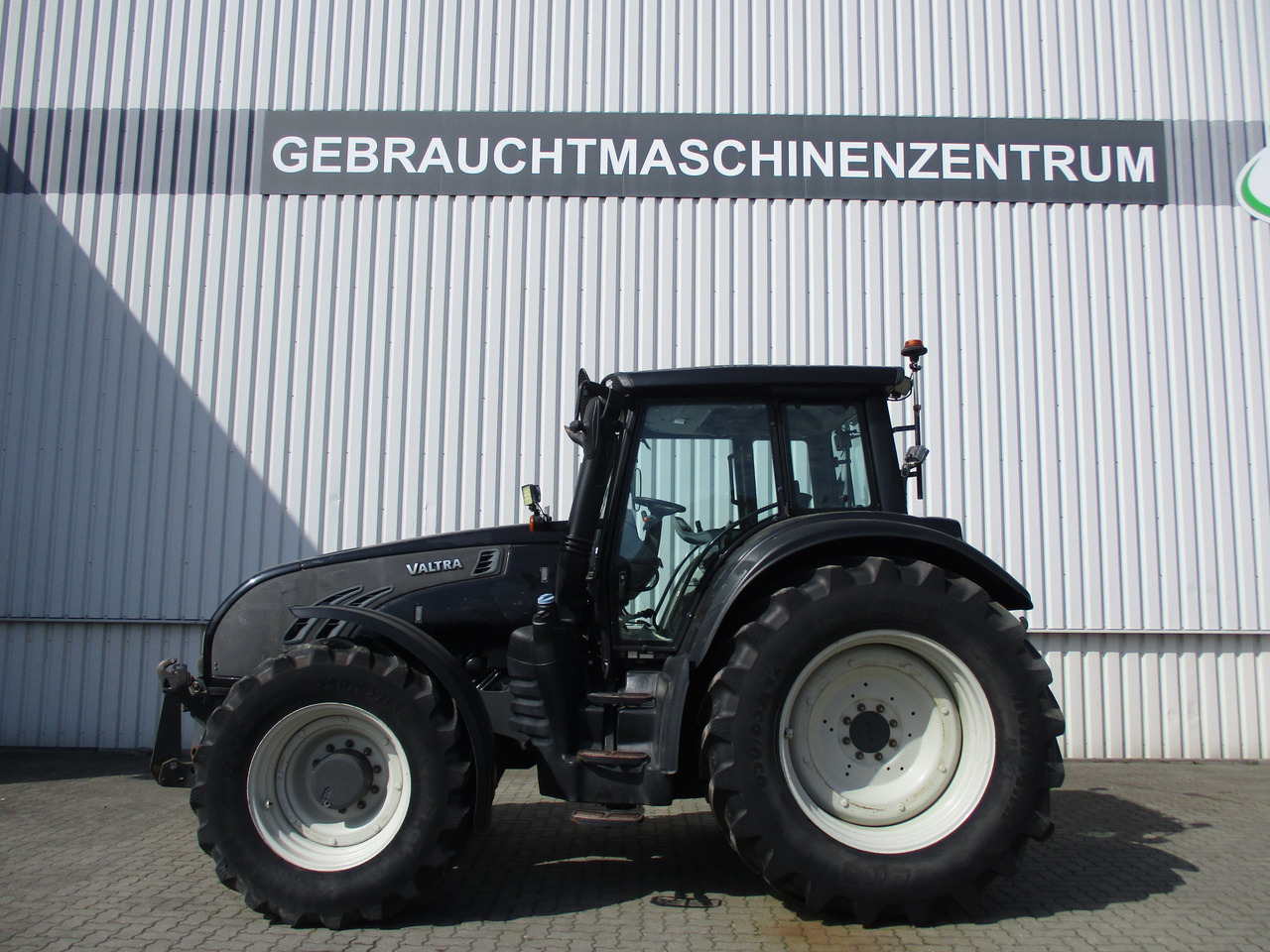 Valtra T 213 - Traktor: gambar 1 Valtra T 213 - Traktor: gambar 1