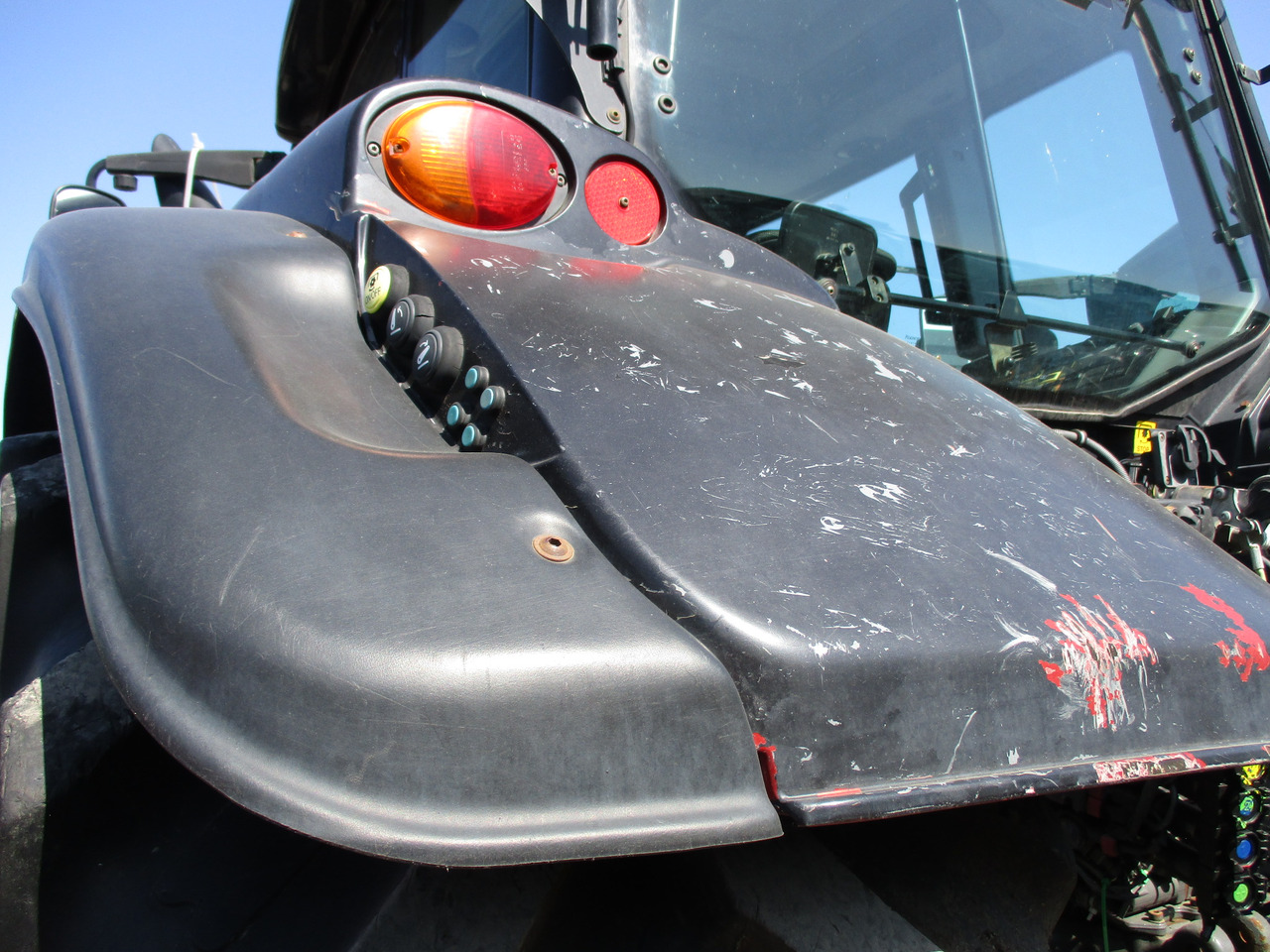 Traktor Valtra T 213: gambar 8