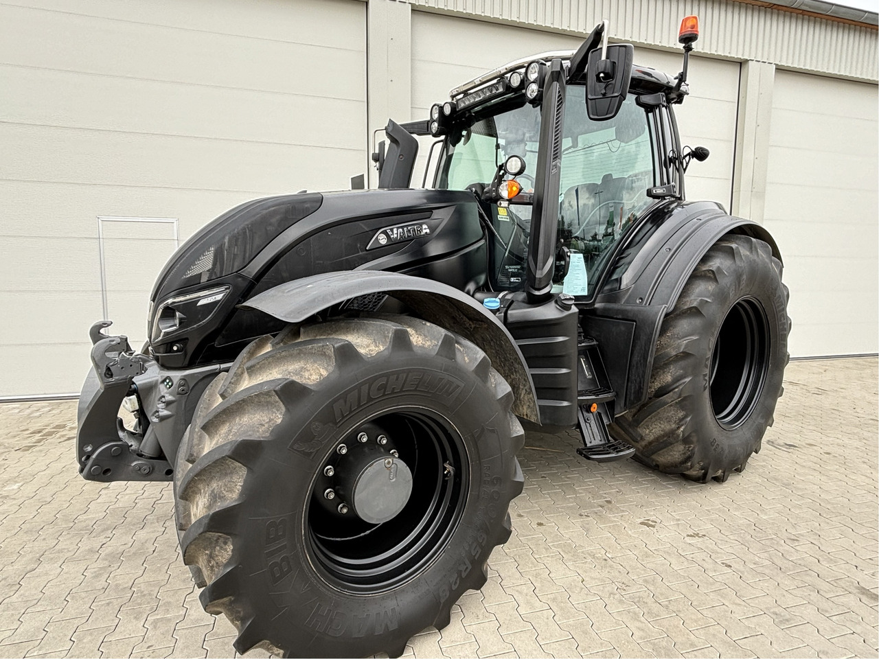 Valtra T 254 V Smart Touch MR19 - Traktor: gambar 1 Valtra T 254 V Smart Touch MR19 - Traktor: gambar 1