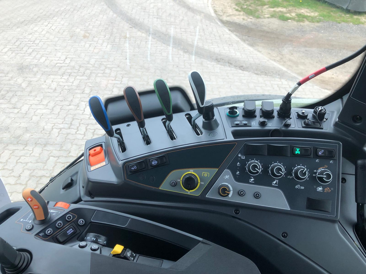 Valtra T175EA - Traktor: gambar 5 Valtra T175EA - Traktor: gambar 5