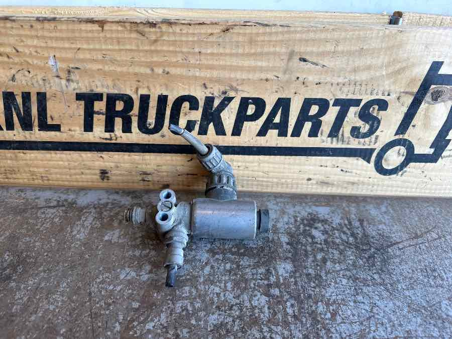 EKERI WABCO VALVE 4721726000 - Katup untuk Trailer: gambar 1 EKERI WABCO VALVE 4721726000 - Katup untuk Trailer: gambar 1