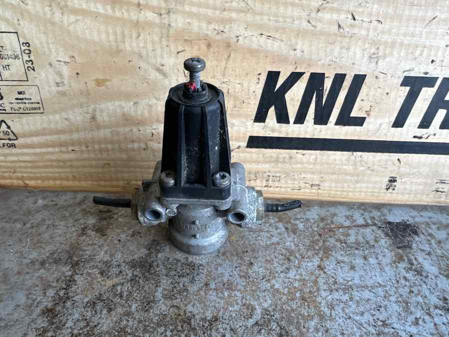 MAN 2,5 BAR VALVE 81.52101-6294 - Katup rem untuk Truk: gambar 1 MAN 2,5 BAR VALVE 81.52101-6294 - Katup rem untuk Truk: gambar 1