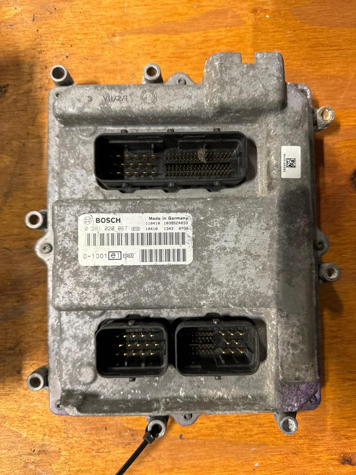 MAN ENGINE ECU 51.25804-7573 - ECU untuk Truk: gambar 1 MAN ENGINE ECU 51.25804-7573 - ECU untuk Truk: gambar 1