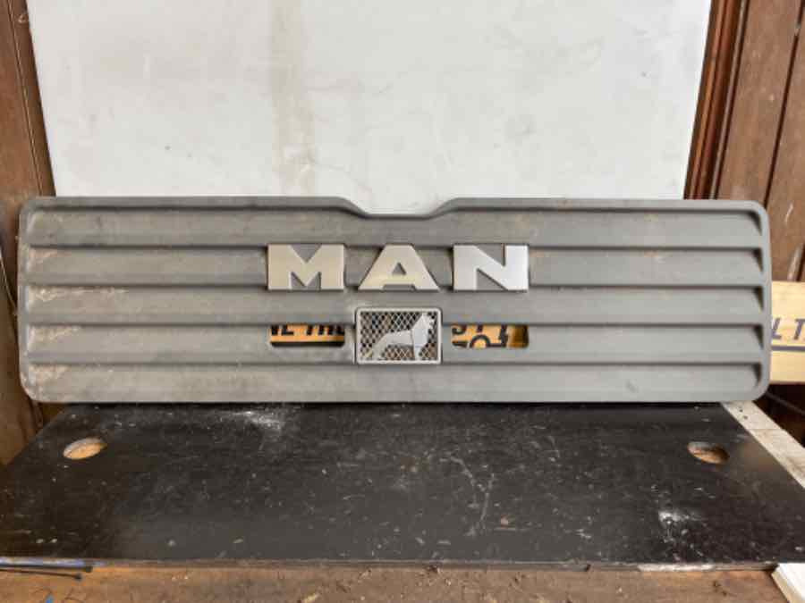 MAN F2000 FRONT GRILL 81.61150-0110 - Tubuh dan eksterior untuk Truk: gambar 3 MAN F2000 FRONT GRILL 81.61150-0110 - Tubuh dan eksterior untuk Truk: gambar 3