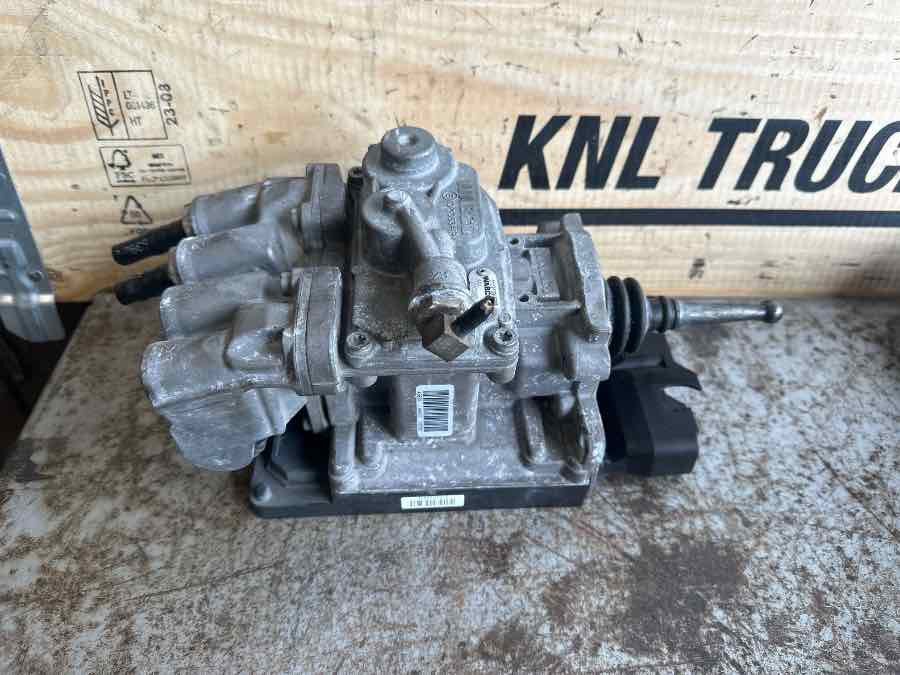 MAN FOOT BRAKE VALVE 81.52130-6312 - Katup rem untuk Truk: gambar 1 MAN FOOT BRAKE VALVE 81.52130-6312 - Katup rem untuk Truk: gambar 1