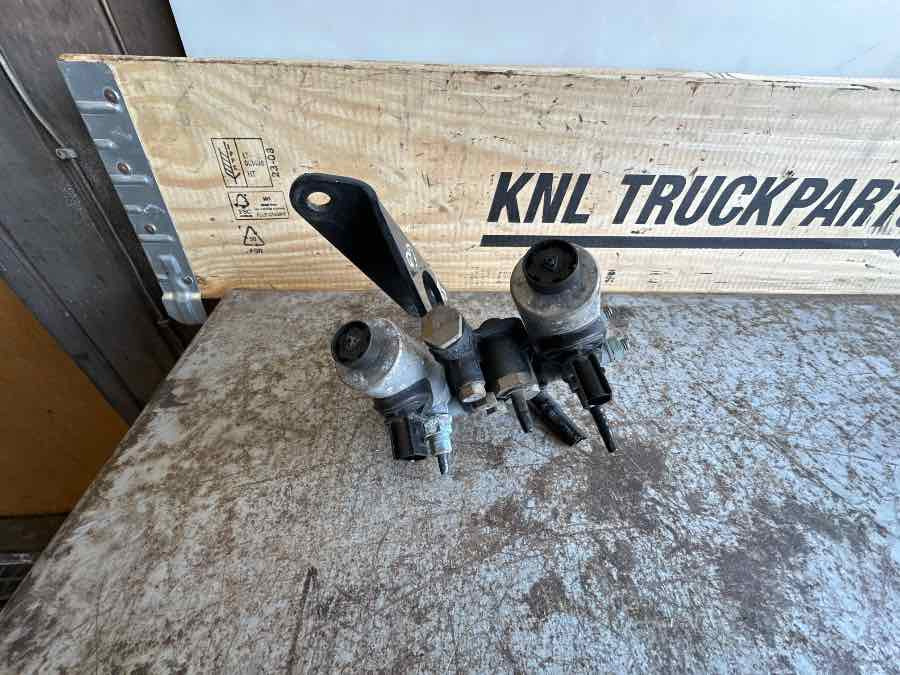 MAN MAGNET VALVE 81.52160-6189 - Katup rem untuk Truk: gambar 1 MAN MAGNET VALVE 81.52160-6189 - Katup rem untuk Truk: gambar 1
