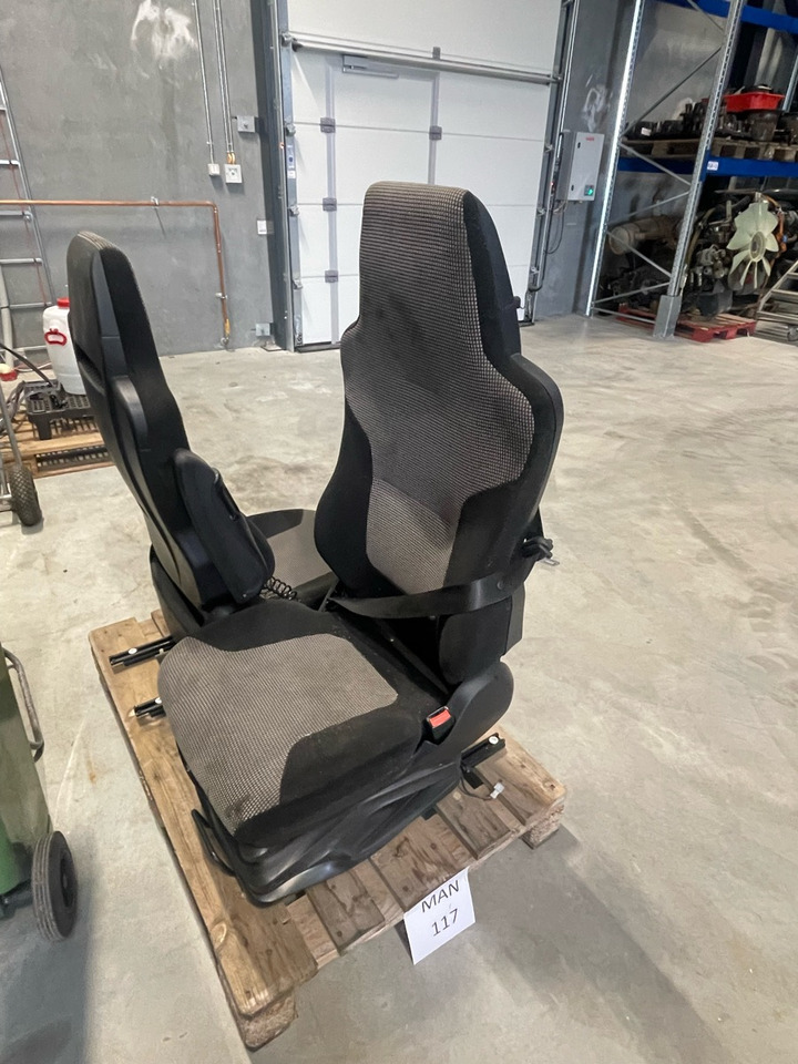 MAN RIGHT SIDE SEAT - Kabin dan interior untuk Truk: gambar 1 MAN RIGHT SIDE SEAT - Kabin dan interior untuk Truk: gambar 1
