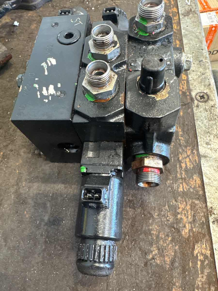 MAN STEERING VALVE 81.47103-6031 - Pengemudian untuk Truk: gambar 2 MAN STEERING VALVE 81.47103-6031 - Pengemudian untuk Truk: gambar 2