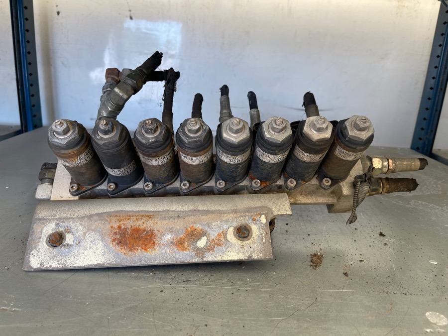 NEW HOLLAND VALVES KPM TYPE: 8KWE5A-30/G24WR-825A - Katup rem untuk Truk: gambar 2 NEW HOLLAND VALVES KPM TYPE: 8KWE5A-30/G24WR-825A - Katup rem untuk Truk: gambar 2