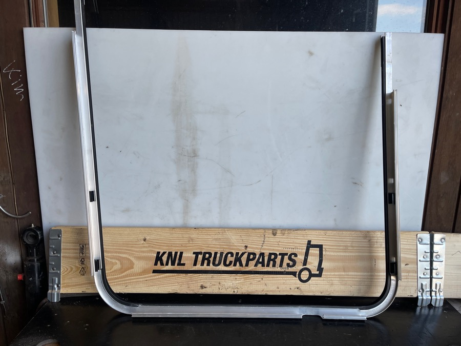 SCANIA GUIDE RAIL 2053176 - Kabin dan interior untuk Truk: gambar 2 SCANIA GUIDE RAIL 2053176 - Kabin dan interior untuk Truk: gambar 2