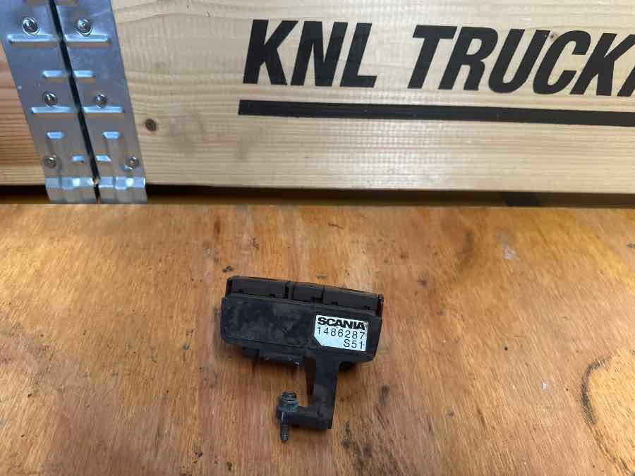 SCANIA STEERIN SWITCH 1486287 - Sistem listrik untuk Truk: gambar 2 SCANIA STEERIN SWITCH 1486287 - Sistem listrik untuk Truk: gambar 2