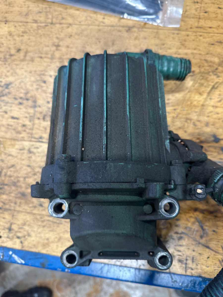 VOLVO D13 CRANKCASE BREATHER 21373547 - Suku Cadang Mesin untuk Truk: gambar 1 VOLVO D13 CRANKCASE BREATHER 21373547 - Suku Cadang Mesin untuk Truk: gambar 1