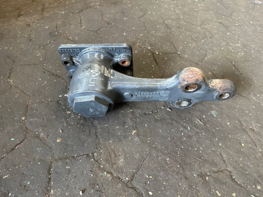 VOLVO STEERING BRACKET / LINK ARM 21461100 / 22249129 - Pengemudian untuk Truk: gambar 1 VOLVO STEERING BRACKET / LINK ARM 21461100 / 22249129 - Pengemudian untuk Truk: gambar 1