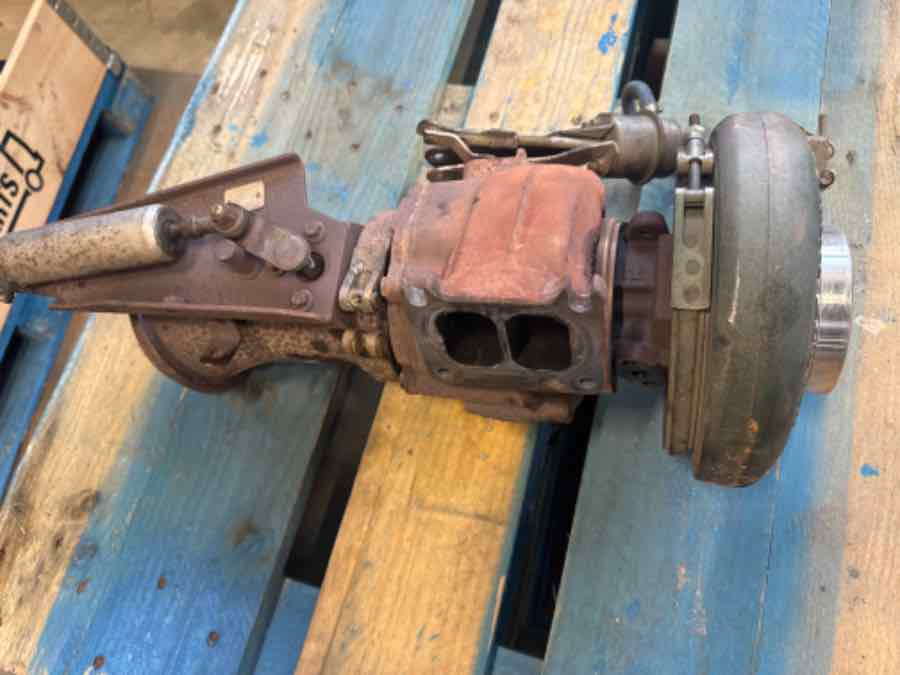 VOLVO TURBO 21989961 - Suku Cadang Mesin untuk Truk: gambar 2 VOLVO TURBO 21989961 - Suku Cadang Mesin untuk Truk: gambar 2