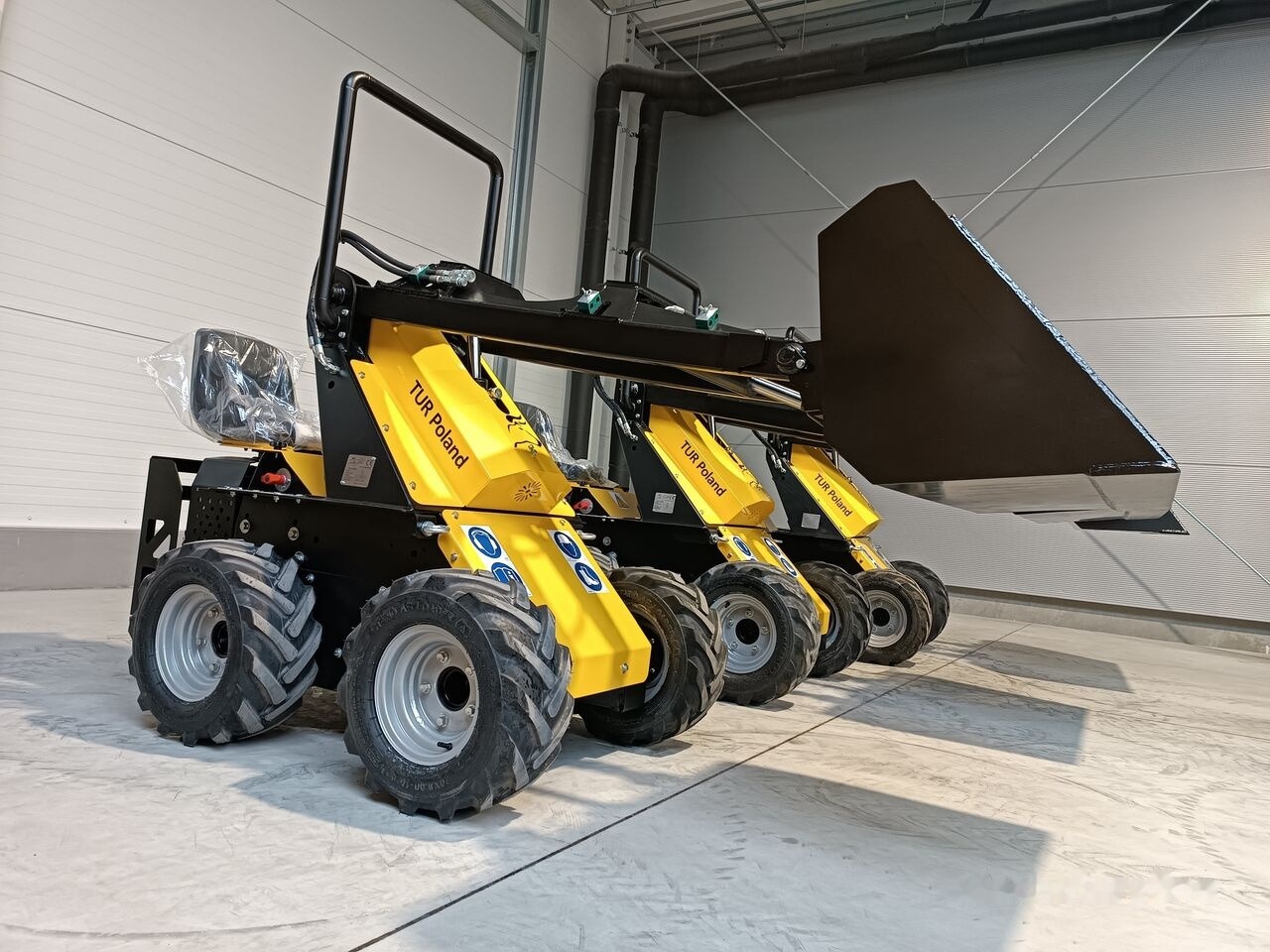 Tur Poland Mini Loader TUR N 520 Mini Hoflader Kompaktlader Briggs&Stratton - Skid steer: gambar 1 Tur Poland Mini Loader TUR N 520 Mini Hoflader Kompaktlader Briggs&Stratton - Skid steer: gambar 1