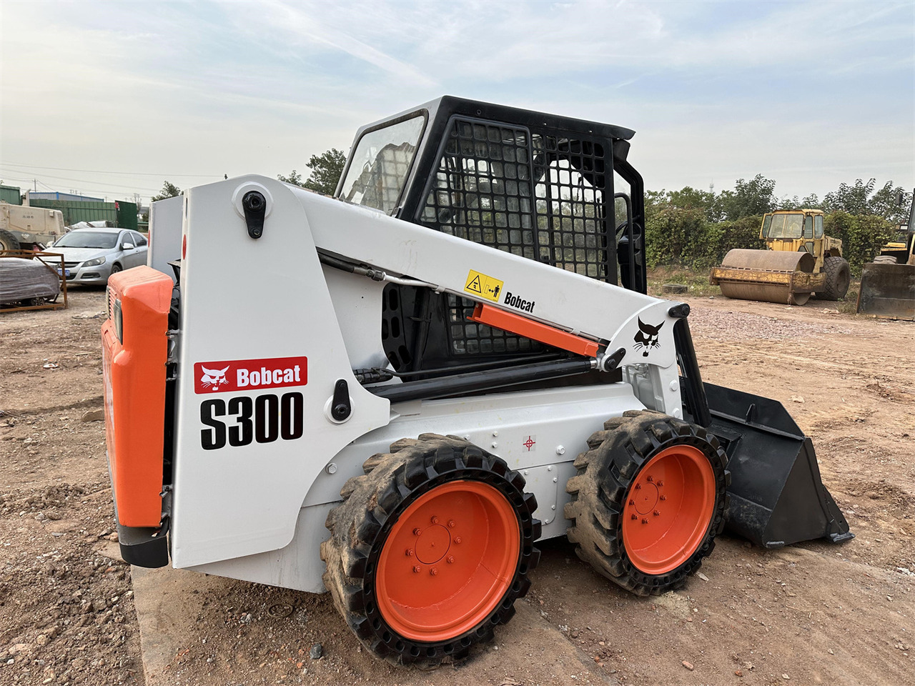 BOBCAT S300 - Skid steer: gambar 4 BOBCAT S300 - Skid steer: gambar 4