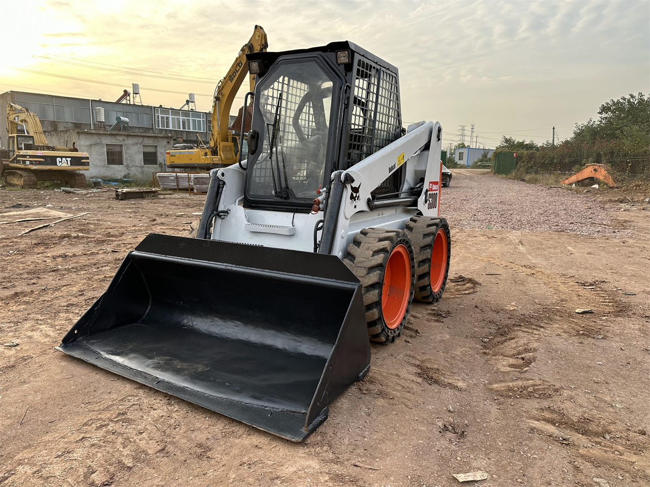 BOBCAT S300 - Skid steer: gambar 3 BOBCAT S300 - Skid steer: gambar 3