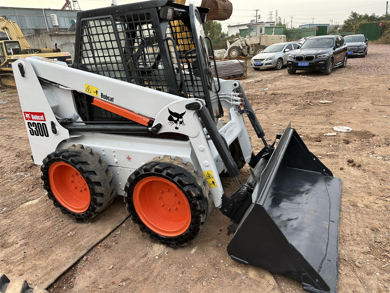BOBCAT S300 - Skid steer: gambar 5 BOBCAT S300 - Skid steer: gambar 5