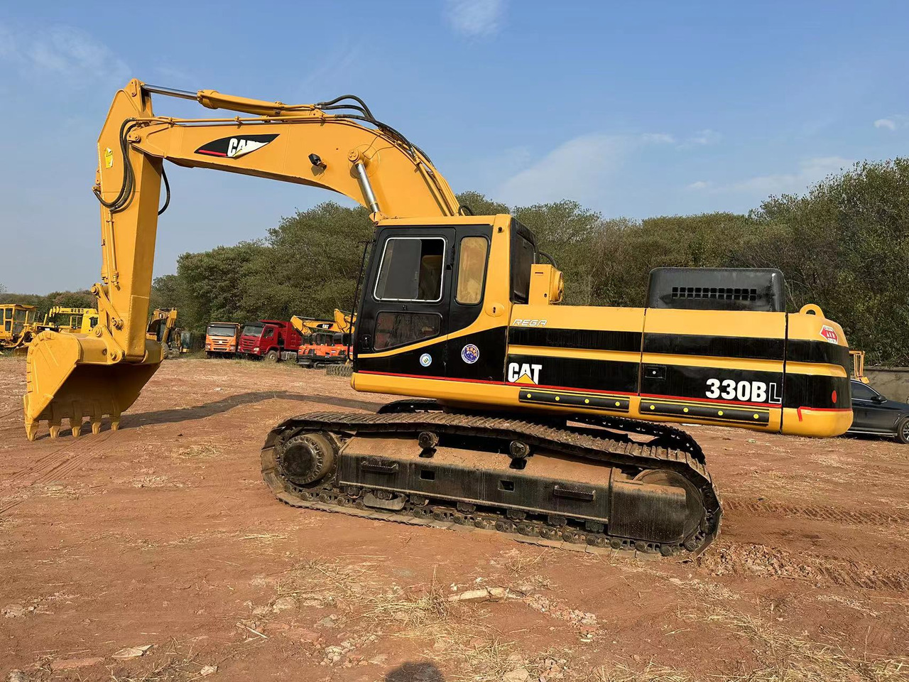 Ekskavator perayap CAT 320B: gambar 1