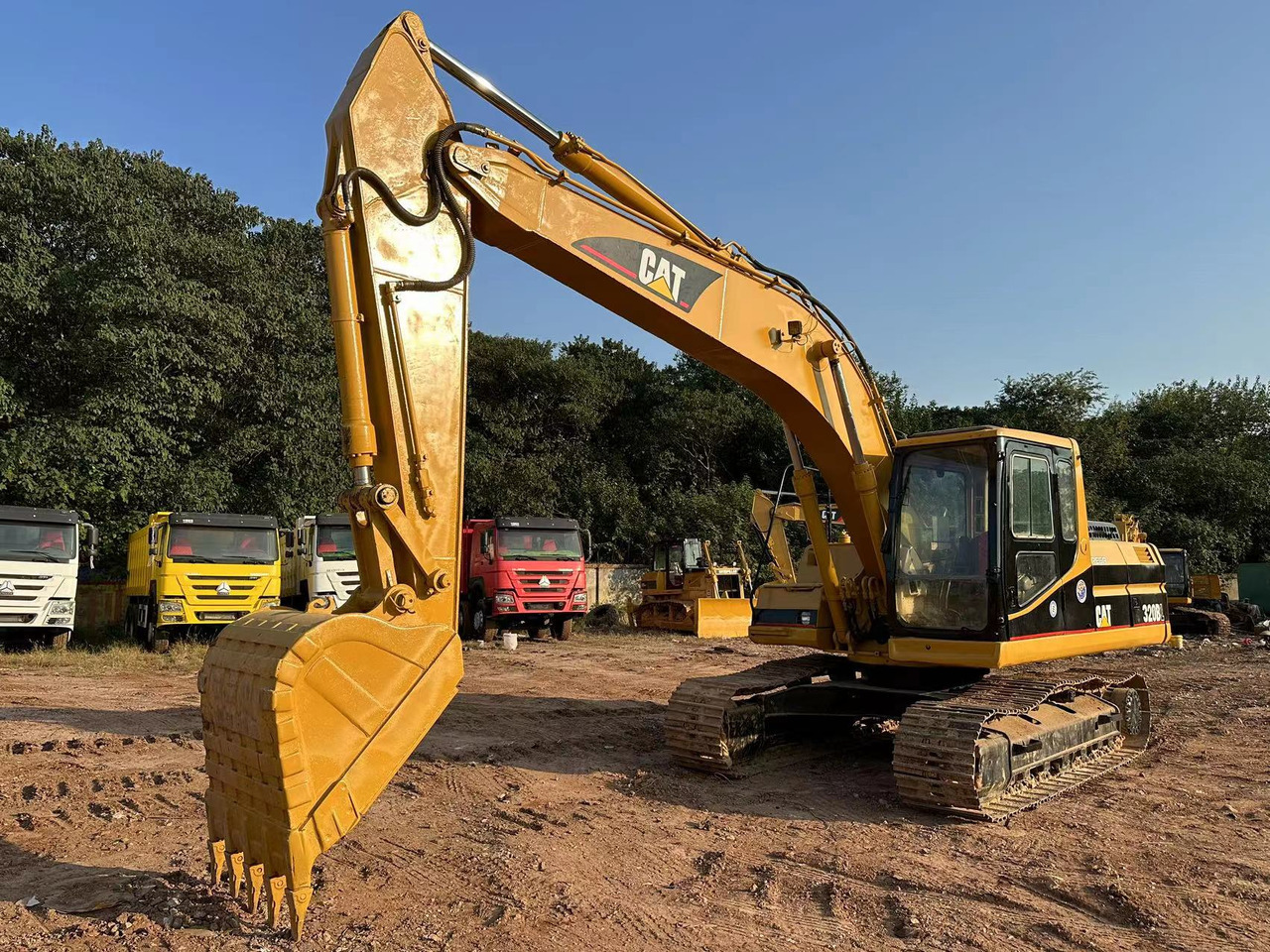 CAT 320B excavator - Ekskavator perayap: gambar 3 CAT 320B excavator - Ekskavator perayap: gambar 3