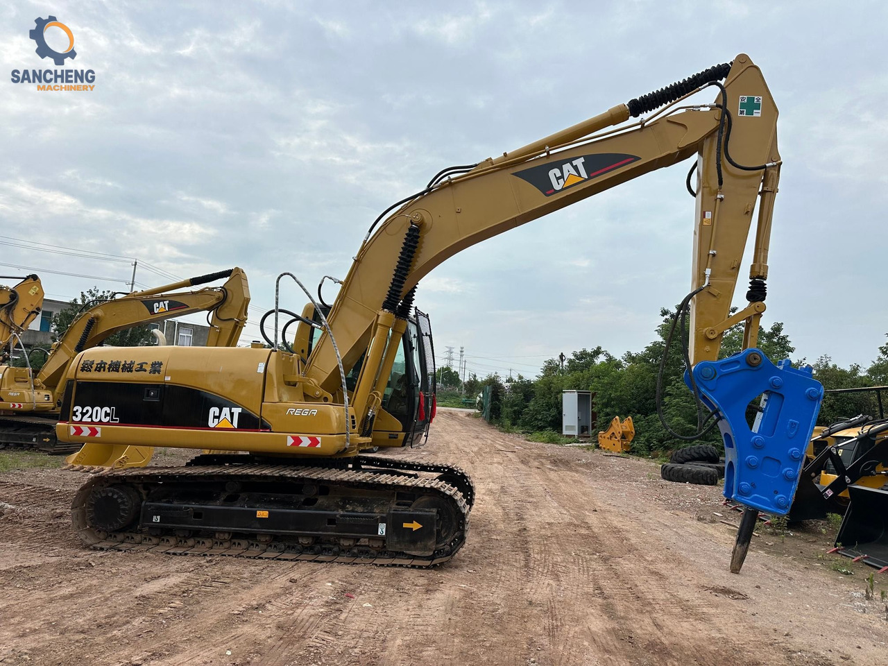 CAT 320CL crawler excavator with hammer - Ekskavator perayap: gambar 1 CAT 320CL crawler excavator with hammer - Ekskavator perayap: gambar 1