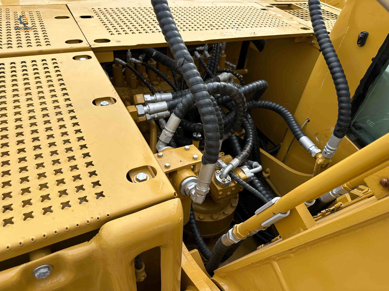 Ekskavator perayap CAT 320CL with hammer: gambar 8