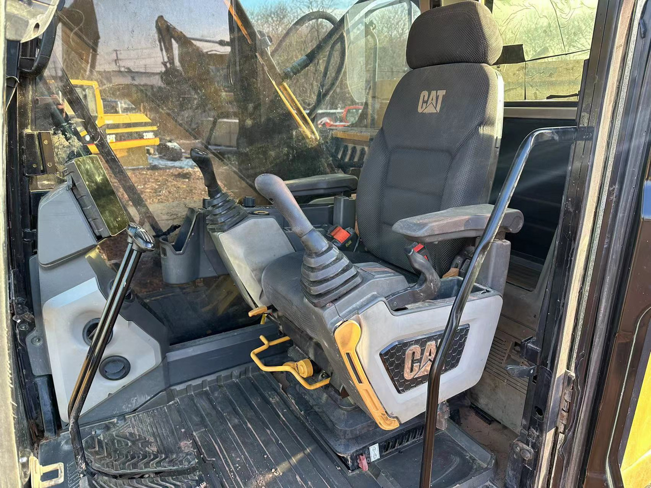 Ekskavator perayap CAT 320GC: gambar 7