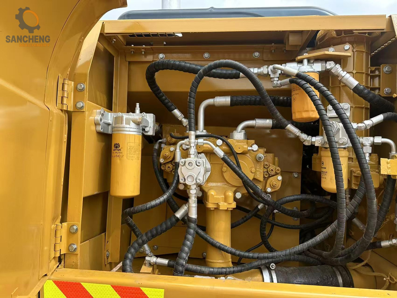 Ekskavator perayap CAT 325 CL: gambar 7