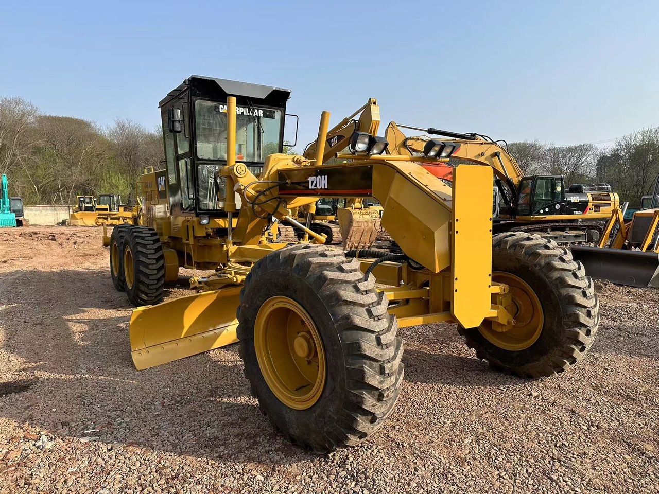 CATERPILLAR 120H - Grader: gambar 2 CATERPILLAR 120H - Grader: gambar 2