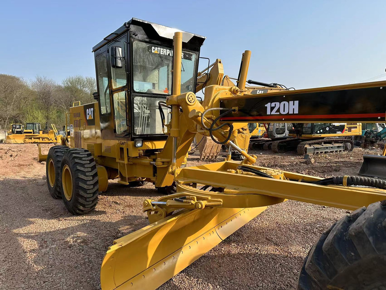 CATERPILLAR 120H motor grader - Grader: gambar 2 CATERPILLAR 120H motor grader - Grader: gambar 2