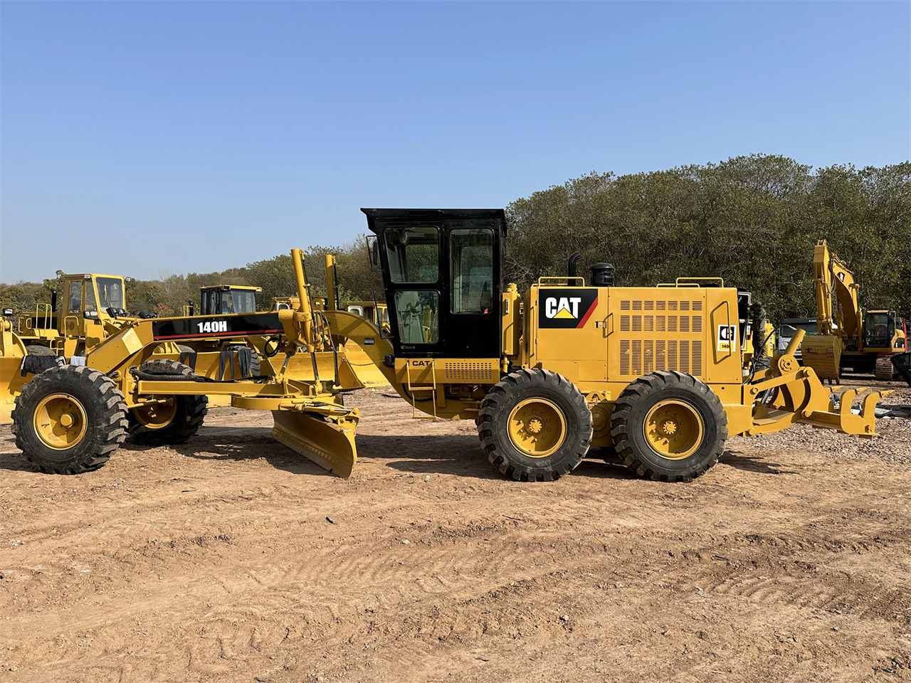 CATERPILLAR 140H - Grader: gambar 3 CATERPILLAR 140H - Grader: gambar 3