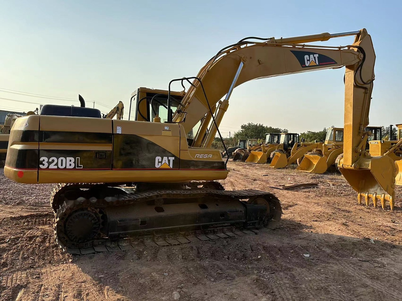 CATERPILLAR 320BL - Ekskavator perayap: gambar 4 CATERPILLAR 320BL - Ekskavator perayap: gambar 4