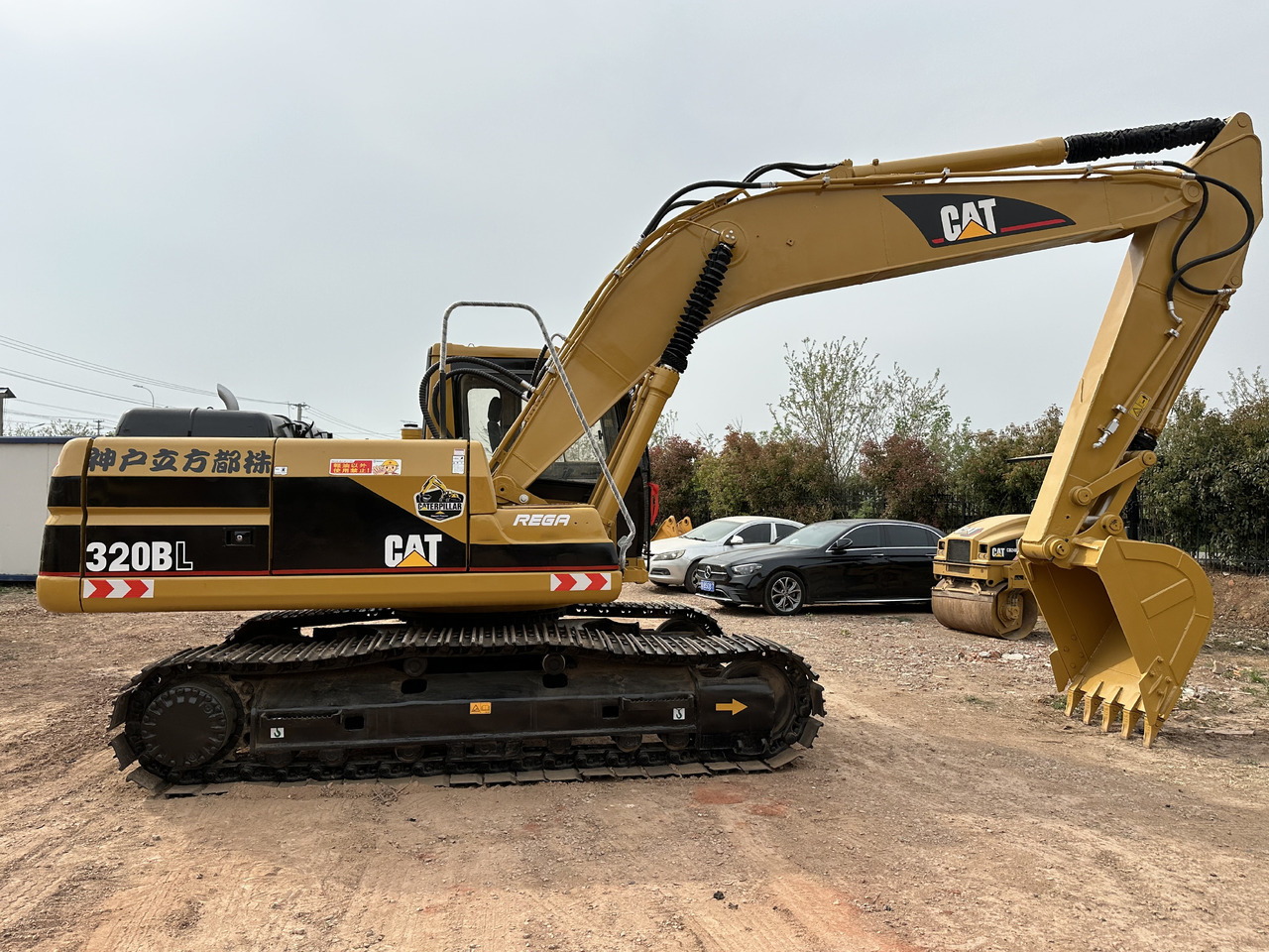 CATERPILLAR 320BL - Ekskavator perayap: gambar 1 CATERPILLAR 320BL - Ekskavator perayap: gambar 1