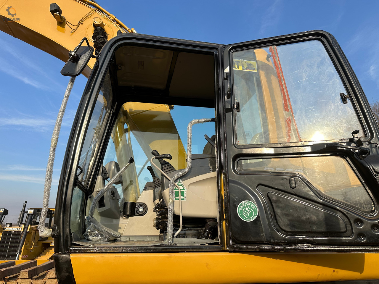 CATERPILLAR 320CL - Ekskavator amfibi: gambar 4 CATERPILLAR 320CL - Ekskavator amfibi: gambar 4