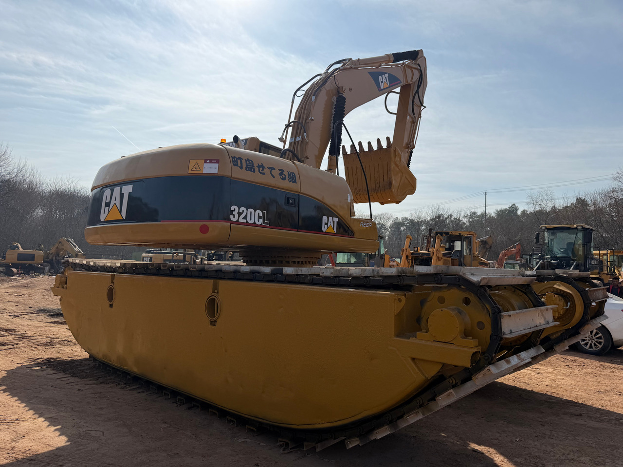 CATERPILLAR 320CL - Ekskavator amfibi: gambar 2 CATERPILLAR 320CL - Ekskavator amfibi: gambar 2