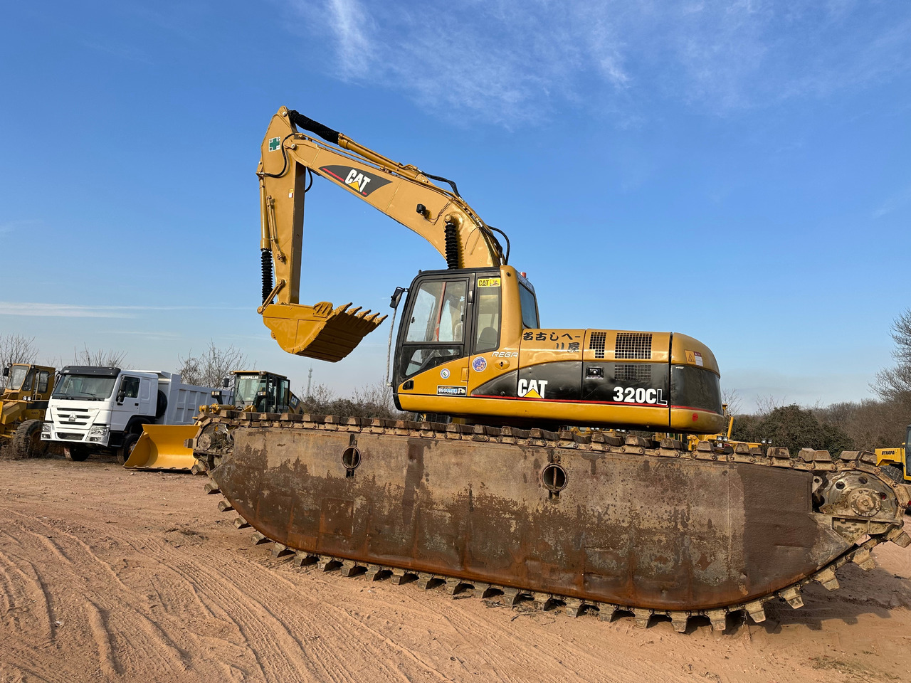 CATERPILLAR 320CL - Ekskavator amfibi: gambar 2 CATERPILLAR 320CL - Ekskavator amfibi: gambar 2