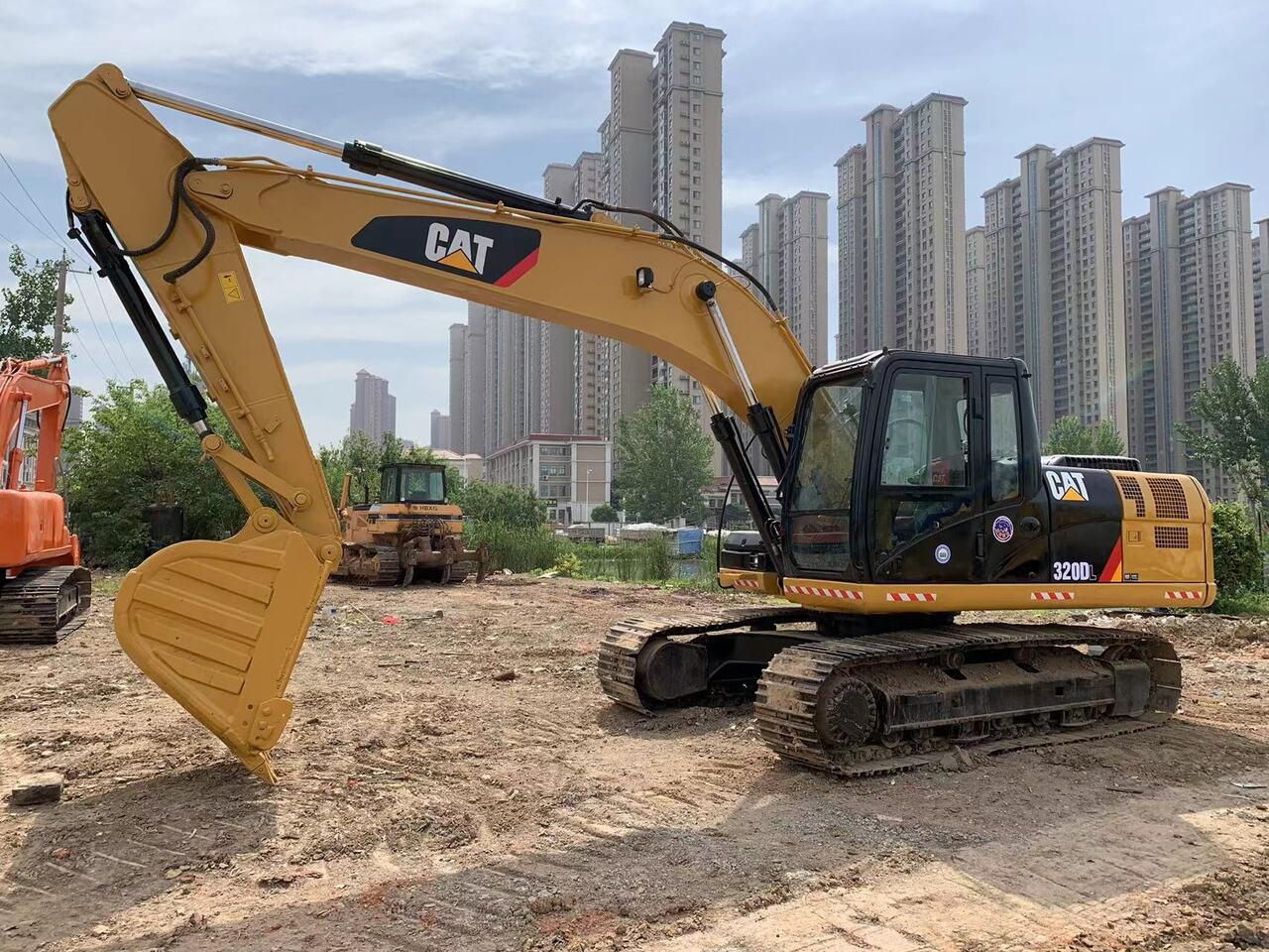 CATERPILLAR 320DL - Ekskavator perayap: gambar 3 CATERPILLAR 320DL - Ekskavator perayap: gambar 3