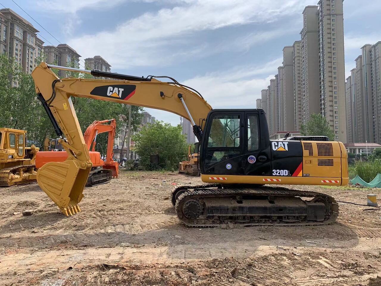 CATERPILLAR 320DL - Ekskavator perayap: gambar 2 CATERPILLAR 320DL - Ekskavator perayap: gambar 2